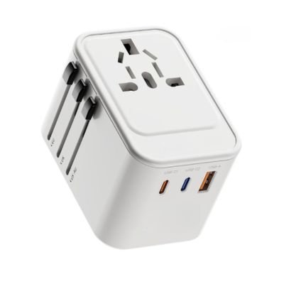 Adaptador de enchufe universal blanco con puertos USB