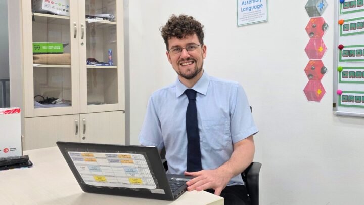 Alberto, profesor de informática en un colegio de Hanói