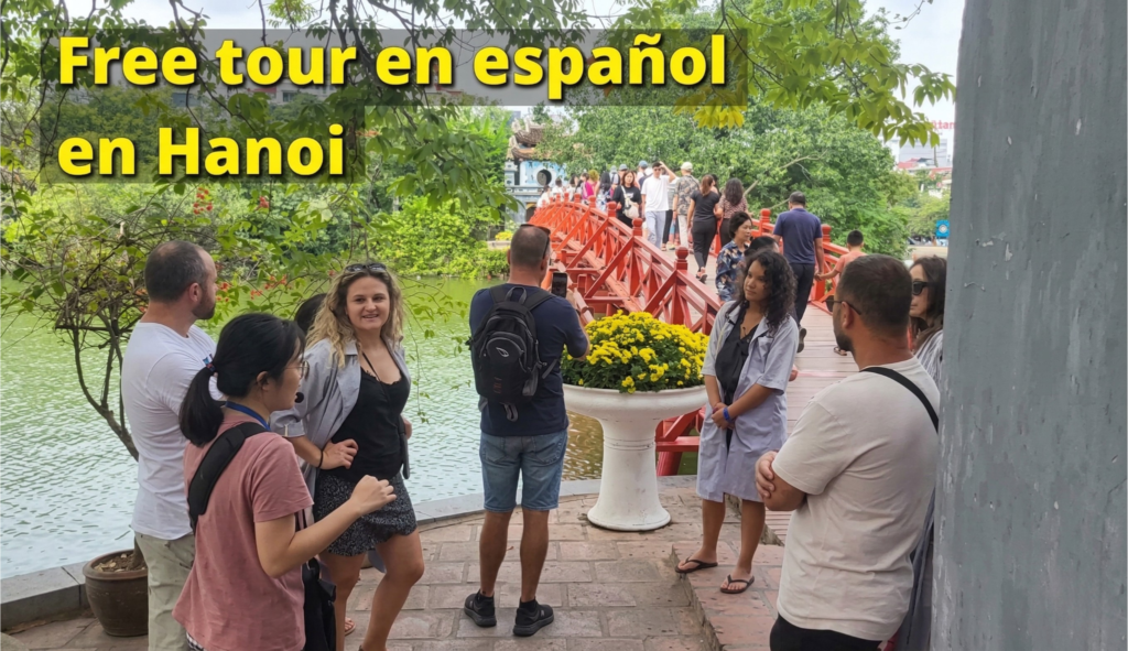 Grupo de viajeros realizando un free tour en español en Hanoi, Vietnam